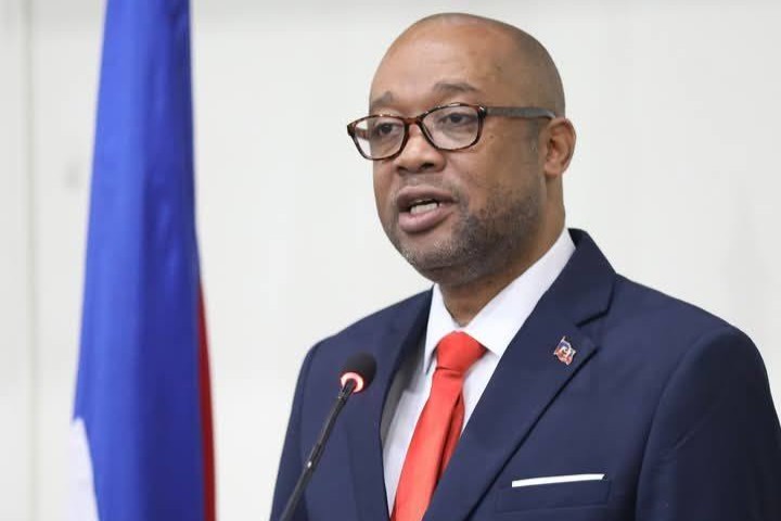 Personnel soignant, contrats et nominations : les engagements du ministre Sinal aux Gonaïves